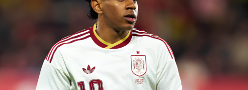 মাঠে গ্যালারি থেকে ভেসে আসা মুসলিমবিদ্বেষী স্লোগানের জবাবে নিজের ধর্মীয় পরিচয় নিয়ে গর্ব প্রকাশ করে বার্সেলোনা তারকা লামিন ইয়ামাল বললেন, ‘আমি মুসলিম, আলহামদুলিল্লাহ’