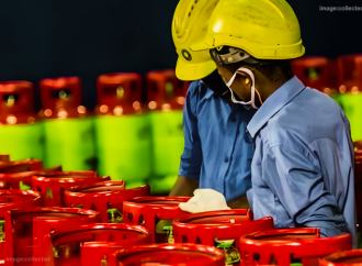 ভোক্তা পর্যায়ে ১২ কেজি এলপিজি সিলিন্ডারের দাম ১,৩৪১ টাকা থেকে ৩৮৭ টাকা বাড়িয়ে ১,৭২৮ টাকা নির্ধারণ করেছে বিইআরসি; যা আজ সন্ধ্যা থেকেই কার্যকর হবে