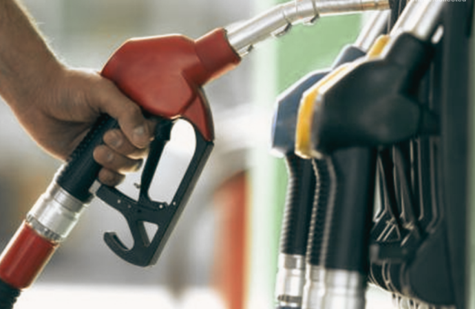 জ্বালানি তেলের কৃত্রিম সংকট রোধে গত এক মাসে দেশব্যাপী পরিচালিত ৩ হাজার ১৬৮টি অভিযানে ৩ লাখ ৭২ হাজার ৩৮৮ লিটার তেল জব্দ এবং ২১ জনকে কারাদণ্ড দেওয়া হয়েছে