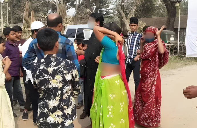 চাঁদাবাজি ও বিশৃঙ্খলা দমনে তৃতীয় লিঙ্গের ১০০ জন সদস্যকে বিশেষ বাহিনী হিসেবে নিয়োগ দেওয়ার ঘোষণা দিয়েছে স্বেচ্ছাসেবী সংগঠন ‘নবীন বাংলাদেশ’