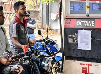 ইরান ও ইসরায়েলের মধ্যকার চলমান যুদ্ধের প্রভাবে বিশ্ববাজারে জ্বালানি তেলের সংকট দেখা দেওয়ায় ‘দ্য ইনডিপেনডেন্ট’ তাদের প্রতিবেদনে বাংলাদেশকে বিশ্বের প্রথম তেল-শূন্য হতে যাওয়া দেশ হিসেবে চিহ্নিত করেছে