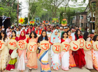 নতুন আশা আর রঙিন স্বপ্ন নিয়ে আজ মঙ্গলবার (১৪ এপ্রিল, ২০২৬) সারাদেশে নানা ঐতিহ্যবাহী ও সাংস্কৃতিক অনুষ্ঠানের মধ্য দিয়ে আনন্দঘন পরিবেশে বরণ করে নেওয়া হচ্ছে বাংলা নববর্ষ ১৪৩৩-কে।নতুন আশা আর রঙিন স্বপ্ন নিয়ে আজ মঙ্গলবার (১৪ এপ্রিল, ২০২৬) সারাদেশে নানা ঐতিহ্যবাহী ও সাংস্কৃতিক অনুষ্ঠানের মধ্য দিয়ে আনন্দঘন পরিবেশে বরণ করে নেওয়া হচ্ছে বাংলা নববর্ষ ১৪৩৩-কে।