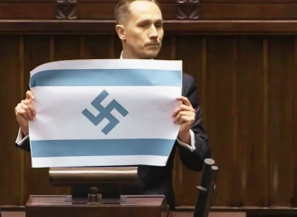 গাজায় শিশু মৃত্যুর প্রতিবাদ জানাতে গিয়ে পোলিশ পার্লামেন্টে ইসরায়েলের পতাকায় নাৎসিদের ‘স্বস্তিকা’ প্রতীক প্রদর্শন করে তীব্র বিতর্ক ও আইনি ব্যবস্থার মুখে পড়েছেন সংসদ সদস্য কনরাড বার্কোভিচ।