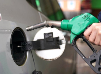 তীব্র অর্থনৈতিক সংকট ও বিশ্ববাজারে তেলের দাম বৃদ্ধির দোহাই দিয়ে পাকিস্তান সরকার দেশটিতে জ্বালানি তেলের দাম এক লাফে ৪৩ শতাংশ পর্যন্ত বাড়িয়েছে