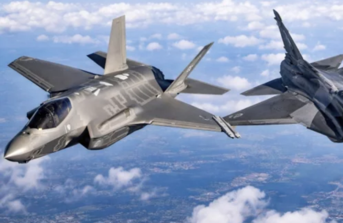 ইরানের বিপ্লবী গার্ড বাহিনী দেশটির মধ্যাঞ্চলে অনুপ্রবেশকারী যুক্তরাষ্ট্রের আরও একটি অত্যাধুনিক F-35 যুদ্ধবিমান ভূপাতিত করেছে