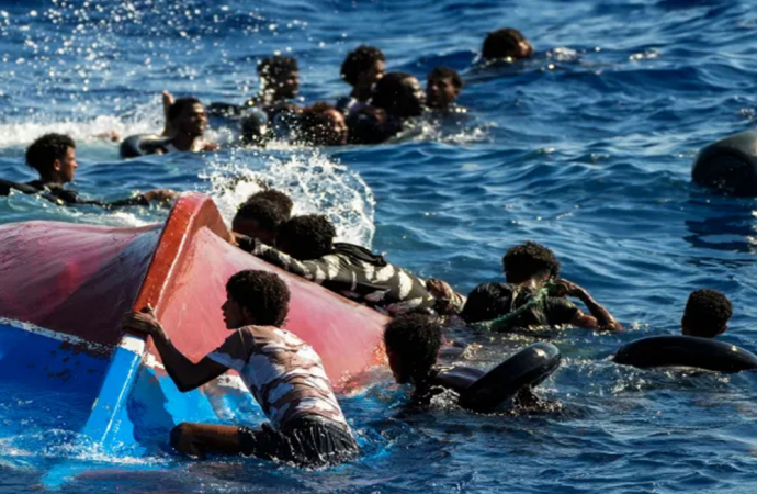 ভূমধ্যসাগরে অবৈধভাবে ইউরোপ যাওয়ার পথে নৌকাডুবিতে বাংলাদেশিসহ ৩২ জনকে জীবিত উদ্ধার করা হয়েছে, তবে নিখোঁজ ৭০ জনের সন্ধানে ভূমধ্যসাগরে তল্লাশি অব্যাহত