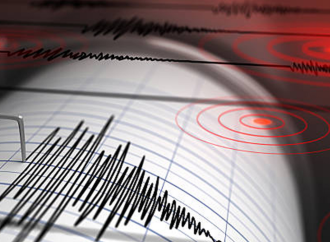 পাকিস্তানের বিভিন্ন অঞ্চলে আজ শনিবার (১৮ এপ্রিল, ২০২৬) ৫.৫ মাত্রার একটি মাঝারি ভূমিকম্প অনুভূত হয়েছে, যার ফলে সাধারণ মানুষের মধ্যে ব্যাপক আতঙ্ক ছড়িয়ে পড়ে।