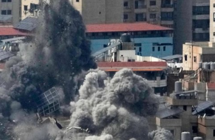 ইসরায়েলি প্রতিরক্ষা বাহিনী (আইডিএফ) দাবি করেছে যে তারা সাম্প্রতিক অভিযানে ইরানে অন্তত ১১ হাজার বার হামলা চালিয়েছে, যার ফলে এখন পর্যন্ত ১ হাজার ৭০১ জন নিরপরাধ বেসামরিক নাগরিক প্রাণ হারিয়েছেন।