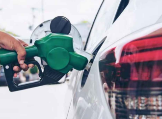 আন্তর্জাতিক বাজারের সঙ্গে সামঞ্জস্য রেখে সরকার ভোক্তাপর্যায়ে জ্বালানি তেলের নতুন দাম নির্ধারণ করেছে, যেখানে লিটারপ্রতি দাম বেড়েছে ১৫ থেকে ২০ টাকা পর্যন্ত।