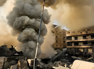 হরমুজ প্রণালিতে ইরানের নিয়ন্ত্রণ এবং প্রেসিডেন্ট ট্রাম্পের কঠোর সামরিক হুঁশিয়ারির ফলে দুই দেশের মধ্যকার সাময়িক যুদ্ধবিরতি যেকোনো সময় ভেঙে পড়ার আশঙ্কা তৈরি হয়েছে।