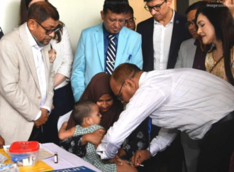 দেশজুড়ে প্রায় ১ কোটি ৮০ লাখ শিশুকে হামের টিকার আওতায় আনতে আজ জিন্দাপার্কে বিশেষ টিকাদান কর্মসূচির উদ্বোধন করেছেন স্বাস্থ্যমন্ত্রী।