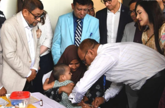 দেশজুড়ে প্রায় ১ কোটি ৮০ লাখ শিশুকে হামের টিকার আওতায় আনতে আজ জিন্দাপার্কে বিশেষ টিকাদান কর্মসূচির উদ্বোধন করেছেন স্বাস্থ্যমন্ত্রী।