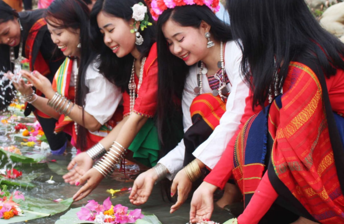 চৈত্র সংক্রান্তি উপলক্ষে আগামী ১৩ এপ্রিল রাঙামাটি, খাগড়াছড়ি ও বান্দরবান পার্বত্য জেলায় সাধারণ ছুটি ঘোষণা করেছে সরকার।