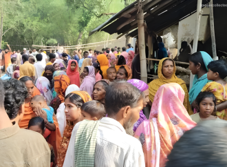 নওগাঁর নিয়ামতপুরে গতকাল সোমবার রাতে এক পরিবারের স্বামী-স্ত্রী ও তাদের দুই শিশু সন্তানকে গলা কেটে নৃশংসভাবে হত্যা করেছে দুর্বৃত্তরা। পুলিশ ঘটনাস্থল থেকে মরদেহ উদ্ধার করে তদন্ত শুরু করেছে।