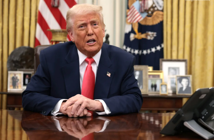 মার্কিন প্রেসিডেন্ট ডোনাল্ড ট্রাম্প ইরানের সঙ্গে চলমান যুদ্ধবিরতির মেয়াদ বাড়াতে অনিচ্ছা প্রকাশ করেছেন। ওয়াল স্ট্রিট জার্নালের এক বিশেষ প্রতিবেদনে এই চাঞ্চল্যকর তথ্য উঠে এসেছে, যা মধ্যপ্রাচ্যে নতুন করে উত্তেজনা সৃষ্টির আশঙ্কা তৈরি করেছে।