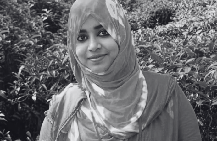 কুমিল্লা ভিক্টোরিয়া কলেজের ছাত্রী সোহাগী জাহান তনু হত্যাকাণ্ডের ১০ বছর পর সাবেক সেনা সদস্য হাফিজুর রহমানকে গ্রেফতার করেছে পুলিশ। মঙ্গলবার (২১ এপ্রিল) কুমিল্লার আদালত তাকে জিজ্ঞাসাবাদের জন্য ৩ দিনের রিমান্ড মঞ্জুর করেছেন।