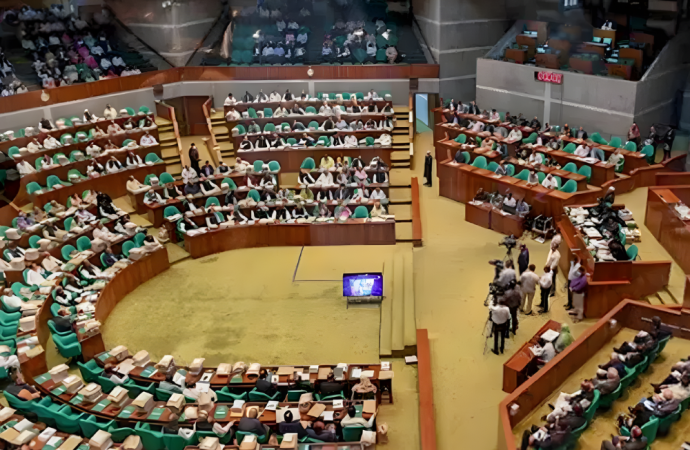 অন্তর্বর্তী সরকারের জারিকৃত বিভিন্ন অধ্যাদেশকে স্থায়ী আইনে রূপান্তর করতে শুক্রবার জাতীয় সংসদের প্রথম অধিবেশনে উন্নয়ন কর্তৃপক্ষ ও কর সংক্রান্ত গুরুত্বপূর্ণ ১০টি বিল সর্বসম্মতিক্রমে পাস হয়েছে।