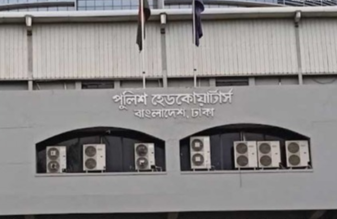 একটি নিষিদ্ধ উগ্রবাদী সংগঠনের সম্ভাব্য নাশকতার পরিকল্পনা ঘিরে দেশের গুরুত্বপূর্ণ স্থাপনাগুলোতে নিরাপত্তা জোরদারের নির্দেশ দিয়েছে পুলিশ সদর দপ্তর।