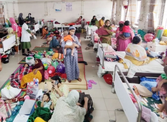 সারাদেশে আশঙ্কাজনক হারে বাড়ছে হামে আক্রান্ত শিশুর সংখ্যা। গত ২৪ ঘণ্টায় হামের উপসর্গ নিয়ে আরও ১১ জনের মৃত্যু হয়েছে