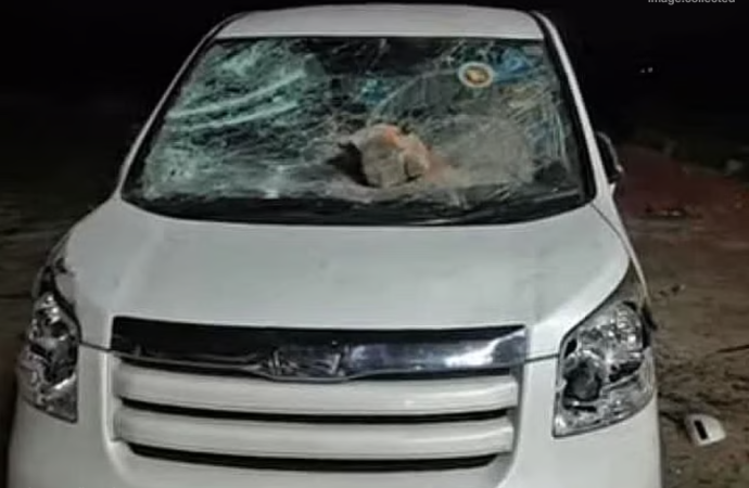 নেত্রকোনা-৫ আসনের সংসদ সদস্য মাছুম মোস্তফার গাড়িবহর ভাঙচুর ও তাঁকে অবরুদ্ধ করার ঘটনায় ৯ জনকে গ্রেপ্তার করেছে পুলিশ।