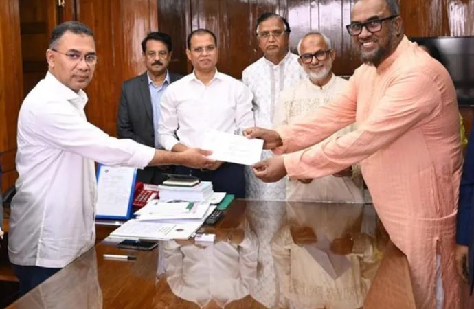 পবিত্র ঈদুল ফিতর উপলক্ষে দেশের পরিচ্ছন্নতাকর্মীদের পাশে দাঁড়িয়ে তাদের জন্য বিশেষ ঈদ বোনাস উপহার দিয়েছেন প্রধানমন্ত্রী।