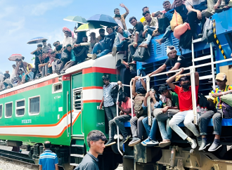 ঈদযাত্রায় স্বস্তিতে ঘরে ফিরছেন যাত্রীরা, আগামীকাল থেকে বাড়ছে বিশেষ ট্রেন