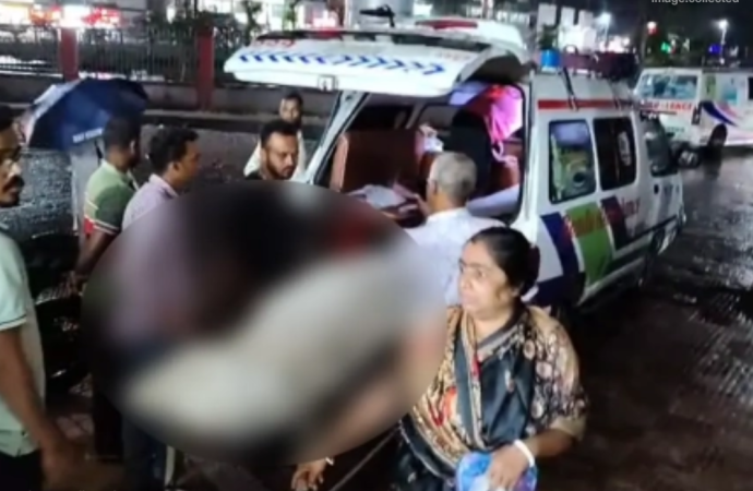 মাত্র ২০০ টাকার জন্য অক্সিজেন মাস্ক খুলে নেওয়ায় রোগীর মৃত্যুর অভিযোগ; উত্তাল শেবাচিম