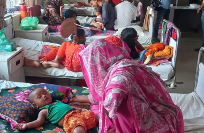 সারাদেশে হামের প্রাদুর্ভাব ভয়াবহ আকার ধারণ করেছে। গত ২৪ ঘণ্টায় হাম ও এর উপসর্গ নিয়ে আরও ১৭ শিশুর মৃত্যু হয়েছে এবং নতুন করে হাসপাতালে ভর্তি হয়েছে ১ হাজার ৪৫৬ জন।