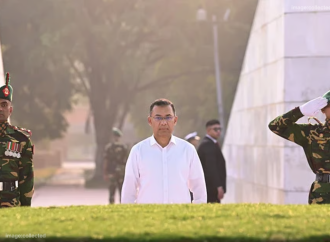 জিয়াউর রহমানের সমাধিতে শ্রদ্ধা নিবেদন করলেন প্রধানমন্ত্রী ও বিএনপি চেয়ারম্যান তারেক রহমান