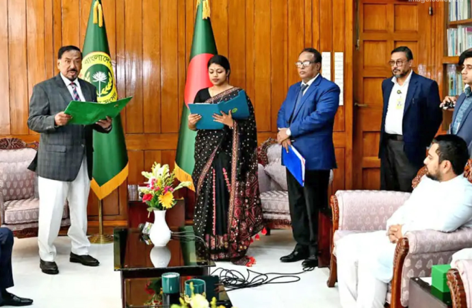 সংরক্ষিত নারী আসনে নবনির্বাচিত সংসদ সদস্য ও এনসিপি নেত্রী নুসরাত তাবাসসুম জ্যোতি আজ বুধবার জাতীয় সংসদের স্পিকারের নিকট আনুষ্ঠানিকভাবে শপথ গ্রহণ করেছেন।