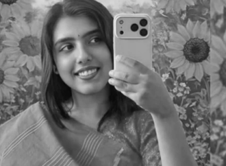 যুক্তরাষ্ট্রে নৃশংস হত্যাকাণ্ডের শিকার বাংলাদেশি শিক্ষার্থী নাহিদা সুলতানা বৃষ্টির মরদেহ আগামী ৯ মে সকালে ঢাকা পৌঁছাবে এবং আজ ফ্লোরিডার টাম্পায় তাঁর জানাজা অনুষ্ঠিত হবে।