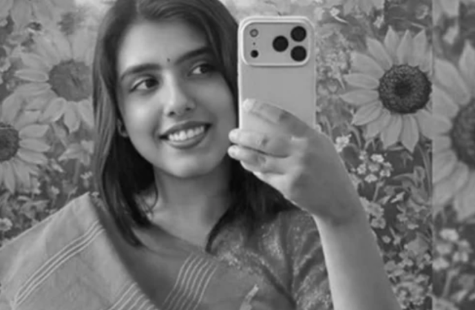 যুক্তরাষ্ট্রে নৃশংস হত্যাকাণ্ডের শিকার বাংলাদেশি শিক্ষার্থী নাহিদা সুলতানা বৃষ্টির মরদেহ আগামী ৯ মে সকালে ঢাকা পৌঁছাবে এবং আজ ফ্লোরিডার টাম্পায় তাঁর জানাজা অনুষ্ঠিত হবে।