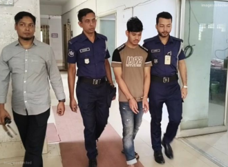 ব্রাহ্মণবাড়িয়ার আখাউড়ায় যৌতুকের দাবিতে স্ত্রীর চুল কেটে নির্যাতনের ঘটনায় অভিযুক্ত স্বামী দীন ইসলাম দেলুকে নরসিংদী থেকে গ্রেফতার করেছে পুলিশ।