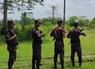 ভারতের পশ্চিমবঙ্গের নির্বাচন পরবর্তী পরিস্থিতি এবং সরকারের নির্দেশনা অনুযায়ী অনুপ্রবেশ ঠেকাতে কুমিল্লার ১০৬ কিলোমিটার সীমান্ত এলাকায় ব্যাপক নজরদারি ও টহল বৃদ্ধি করেছে বিজিবি।