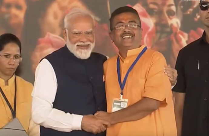 পশ্চিমবঙ্গের নতুন মুখ্যমন্ত্রী হিসেবে শপথ নিলেন শুভেন্দু অধিকারী