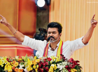 অভিনেতা থেকে মুখ্যমন্ত্রীর আসনে থালাপতি বিজয়