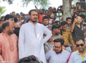 “বেনাপোলে এনসিপির মুখ্য সমন্বয়ক নাসীরুদ্দীন পাটওয়ারীর গাড়িতে চোরাগোপ্তা হামলা: ছাত্র ও যুবশক্তির ৪ নেতা-কর্মী আহত”