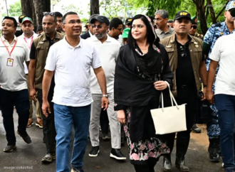 কক্সবাজারে প্রধানমন্ত্রী তারেক রহমান, ডা. জুবাইদা রহমানকে সঙ্গে নিয়ে ডুলাহাজারা সাফারি পার্ক পরিদর্শন ও নিজ হাতে গাড়ি চালিয়ে অনন্য দৃষ্টান্ত