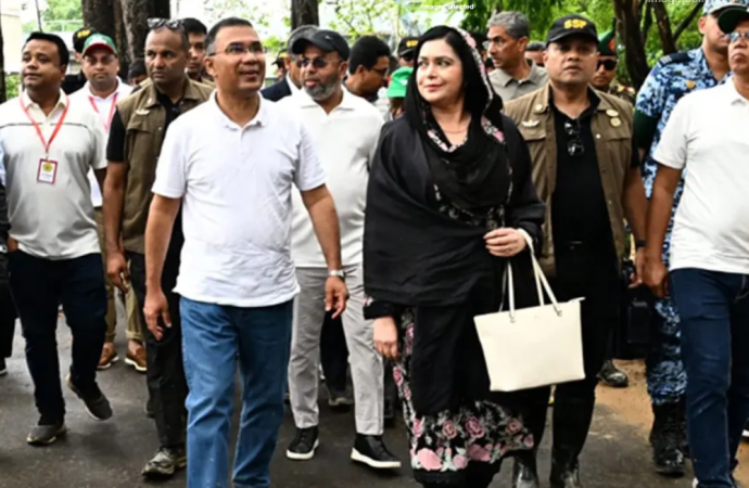 কক্সবাজারে প্রধানমন্ত্রী তারেক রহমান, ডা. জুবাইদা রহমানকে সঙ্গে নিয়ে ডুলাহাজারা সাফারি পার্ক পরিদর্শন ও নিজ হাতে গাড়ি চালিয়ে অনন্য দৃষ্টান্ত