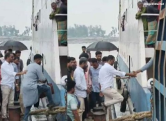 মেঘনা নদীর মাঝপথ থেকে যাত্রীবোঝাই ফেরি ঘুরিয়ে পার হলেন এমপি হান্নান মাসউদ, যাত্রীদের ক্ষোভ!