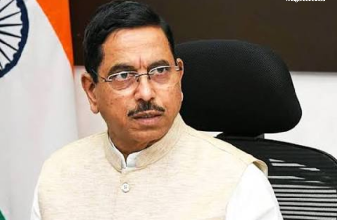 ভারতের কেন্দ্রীয় মন্ত্রিসভায় পরিবর্তন: ধর্মেন্দ্র প্রধানের পদত্যাগের পর নতুন শিক্ষামন্ত্রী প্রহ্লাদ জোশী