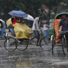 মধ্যরাত থেকে রেকর্ডভাঙা তুমুল বৃষ্টিতে তলিয়েছে রাস্তাঘাট, থমকে গেছে জনজীবন!