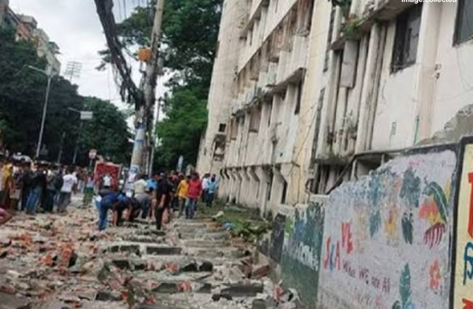 মিরপুর কলেজের সীমানা প্রাচীর ধসে নিহত ২, আহত অন্তত ৭: টিসিবির পণ্য কেনার লাইনে দুর্ঘটনা
