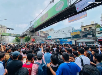 পরীক্ষা স্থগিত ও ১৪ গ্রেস মার্কের দাবিতে রণক্ষেত্র ঢাকা! শিক্ষামন্ত্রীর পদত্যাগ চেয়ে উত্তরা ও সায়েন্সল্যাব অবরোধ করল এইচএসসি পরীক্ষার্থীরা