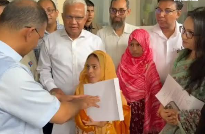 তিন প্রতিবন্ধী ব্যক্তির হাতে সরাসরি নিয়োগপত্র তুলে দিলেন প্রধানমন্ত্রী: আত্মনির্ভরশীলতার নতুন দিগন্ত