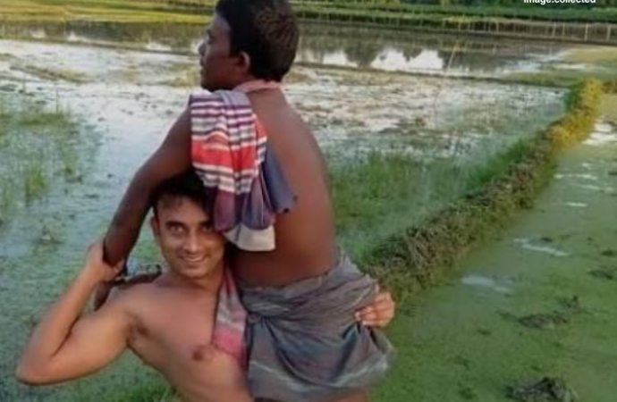 কৃষকের ছদ্মবেশে অভিনব অভিযান: ফসলি মাঠ থেকে দুই বছরের সাজাপ্রাপ্ত পলাতক আসামিকে ধরল নাচোল থানা পুলিশ