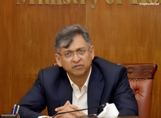 প্রশাসনকে রাজনীতিকরণের ধারা থেকে বের করার আহ্বান স্বরাষ্ট্রমন্ত্রীর! সরকারি কর্মকর্তা-কর্মচারীদের পক্ষপাতমুক্ত হয়ে কাজ করার নির্দেশ