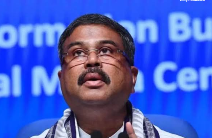 প্রশ্নফাঁস নিয়ে শিক্ষার্থীদের টানা বিক্ষোভ: পদত্যাগ করলেন ভারতের শিক্ষামন্ত্রী ধর্মেন্দ্র প্রধান