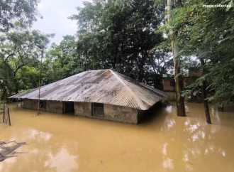 পাহাড় ও উপকূলে প্রকৃতির তাণ্ডব:ঢল ও বন্যায় বিপর্যস্ত ৪ জেলা, কক্সবাজারে পাহাড়ধস ও বানের পানিতে আরও ২ জনের মৃত্যু!