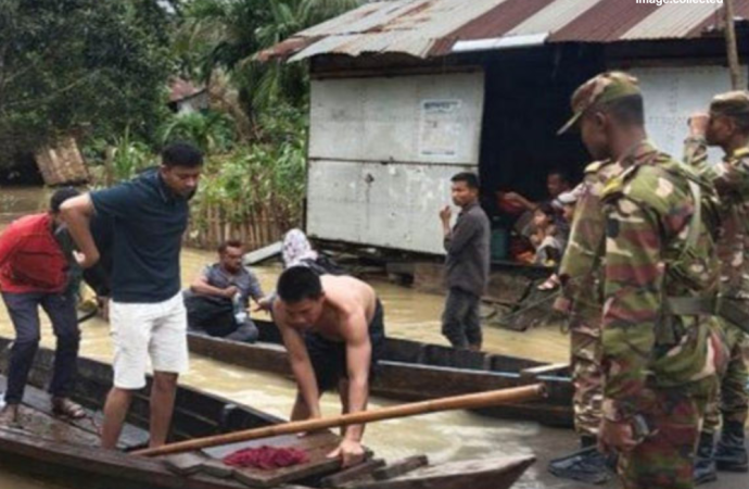 দুর্যোগ কবলিত সাজেক থেকে আরও ৩১১ আটকে পড়া পর্যটককে নিরাপদে সরিয়ে নিল সেনা সদস্যরা
